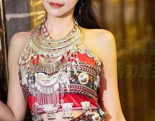 语画界 – 翻开李丽莎的少女写真集，精选的画面让我觉得有些…用力过猛。