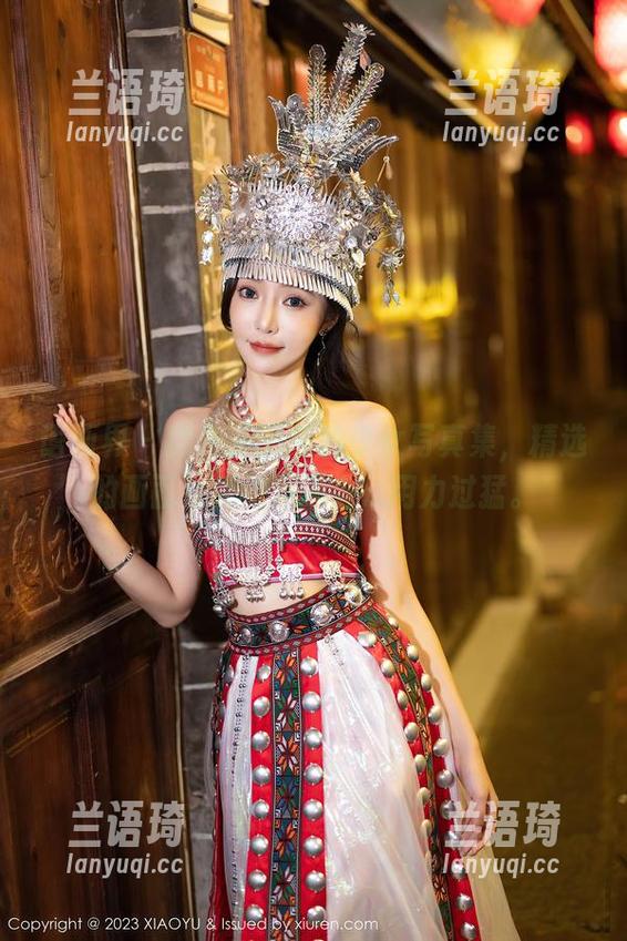 语画界 - 翻开李丽莎的少女写真集，精选的画面让我觉得有些...用力过猛。