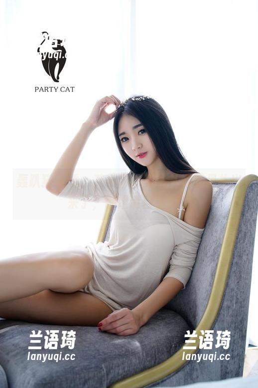 轰趴猫 - 看，艾小青的美图从屏幕里扑出来了，御姐请自重啊！