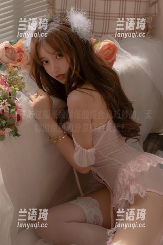 丝袜与过期米线线喵的结合是巧妙的，无聊的原图和分享醒目无比！