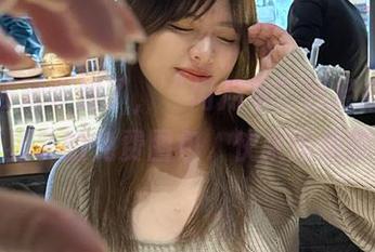 月亮被她吓到了，“闪月半”已经提交柏崎星奈的免费图包，快来围观吧！
