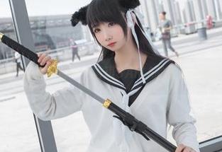 出乎意料的办公室图包——雪琪SAMA的工作椅子，坦诚相见