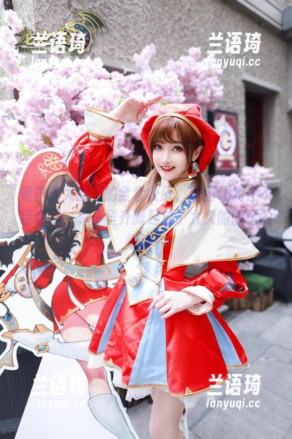 看露儿大魔王的全套校服，原图让我在不经意间，鼻子里升腾起放了太久的回忆的烟火。