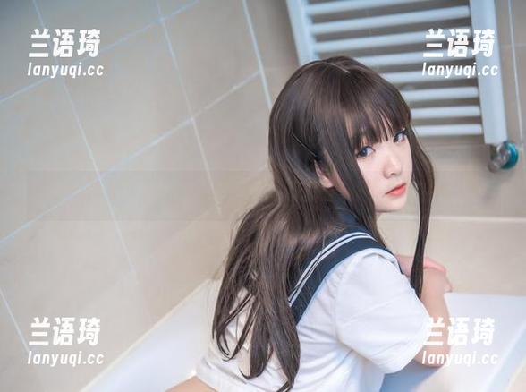 当青水百合子的短裤邂逅夏日：图文速览