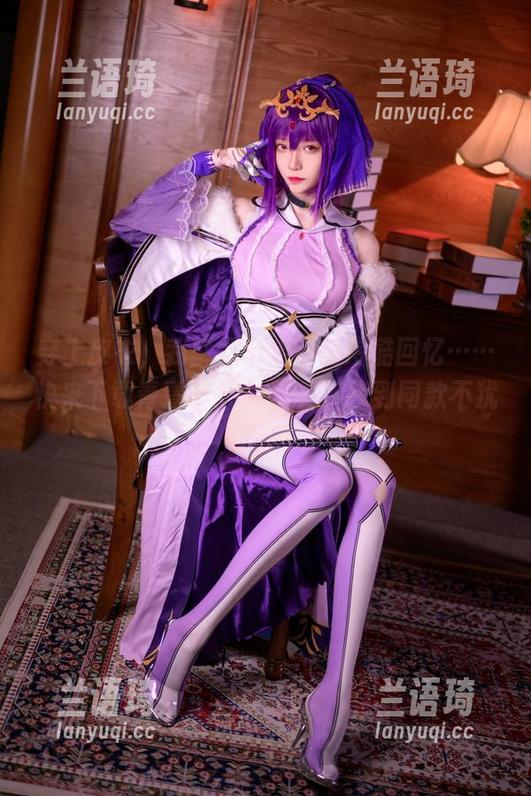 穿上皮衣，我就是个走动的冷酷回忆……快来下载青青子Js的写真，找到同款不犹豫！