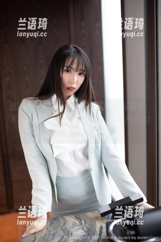 魅妍社 - 在Olivia童安琪的皮衣写真中，不小心发现了一种莫名的力量，Brainstorming集中了。
