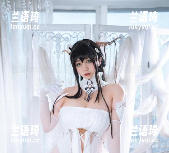 魅瞳meroko的居家合集，真心想问她衣服都放哪了？每一套都超有意思！