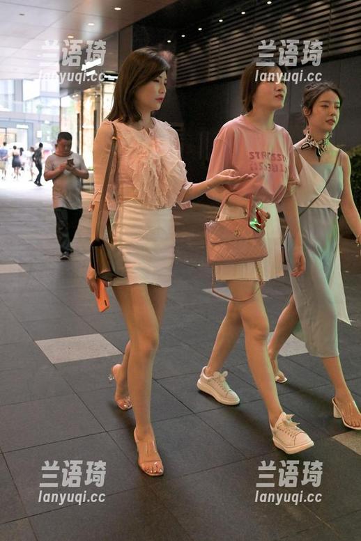 魔镜街拍 - 艾小青的旗袍街拍：被风吹跑的迷失照片